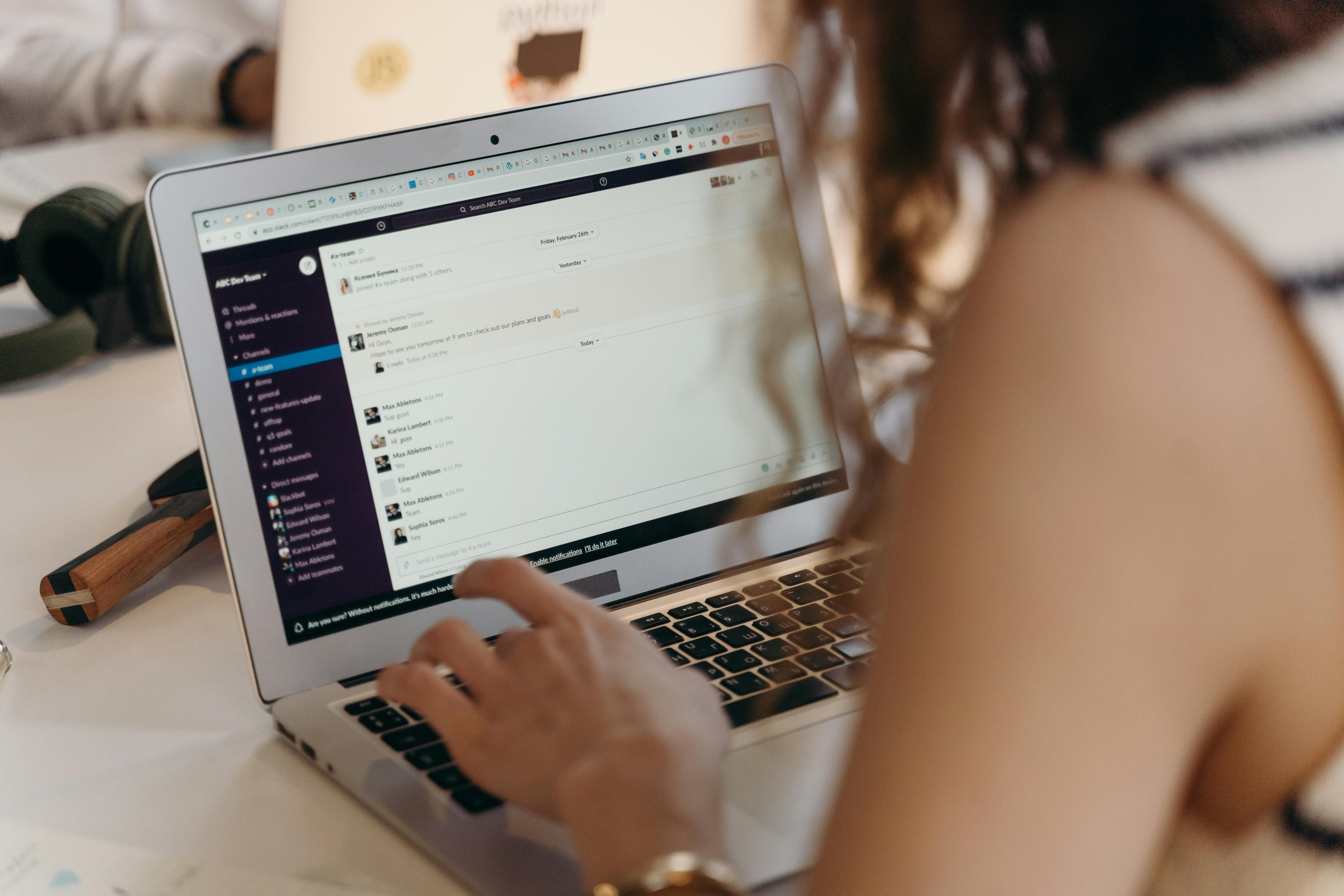 Pourquoi votre entreprise a besoin d'un email professionnel en Côte d'Ivoire